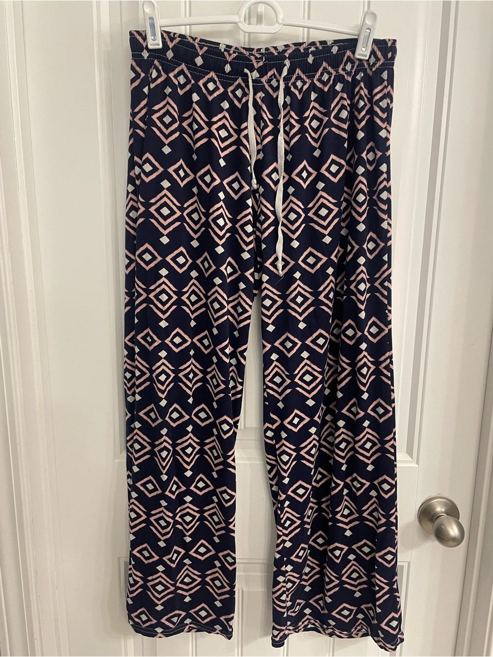Geometric-Print Wide-Leg Pajama Pants in Navy and Light Pink